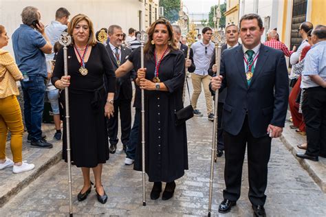 PROCESIÓN DE NUESTRA SEÑORA DE LA ESPERANZA DIVINA ENFERMERA HOMENAJE