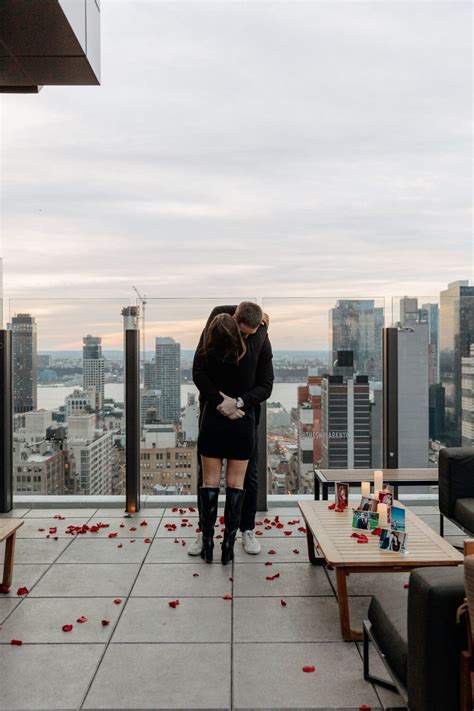 A Surprise NYC Rooftop Proposal | jennifermorrisphotography.com