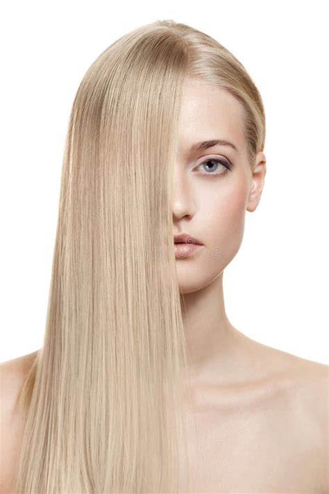 Belle Fille Blonde Long Cheveu Sain Image stock Image du féminité longtemps