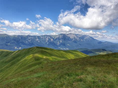 Hiking Caprati Muntii Bucegi Carpathiantourguide