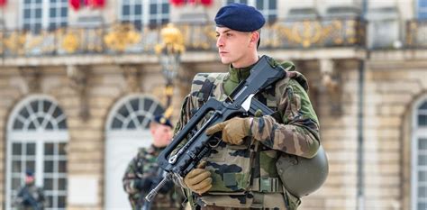 Pourquoi l'armée française a-t-elle abandonné le Famas? | Slate.fr