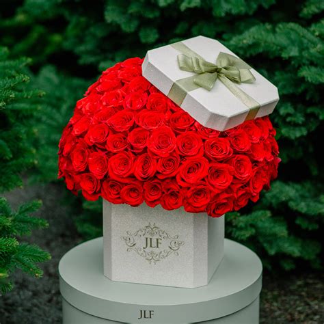 Signature Red Roses In Elegance Glitter Box Jlf Los Angeles