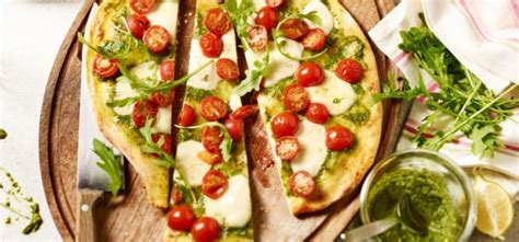 Pesto Pizza Mit Tomate Und Rucola Maggi De