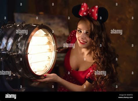Micky maus weißen hintergrund -Fotos und -Bildmaterial in hoher