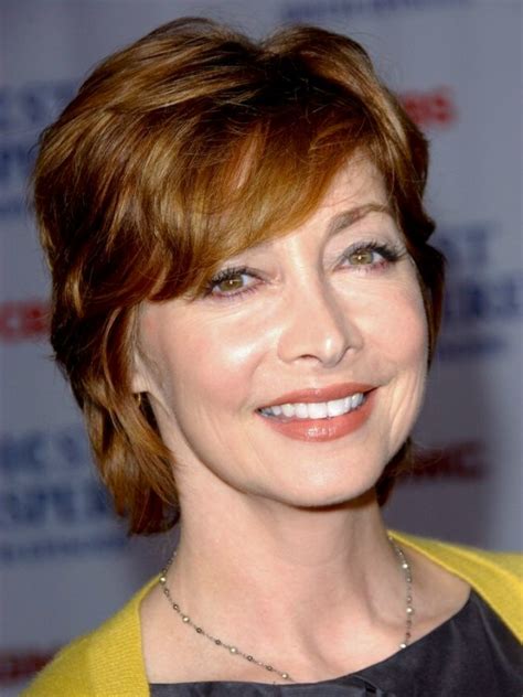 Sharon Lawrence S Short Shag Haircut That Falls To Halfway Down Her Neck