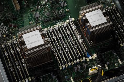 Intel Demos 3D XPoint Optane Memory DIMMs, Cascade Lake Xeons Come In ...