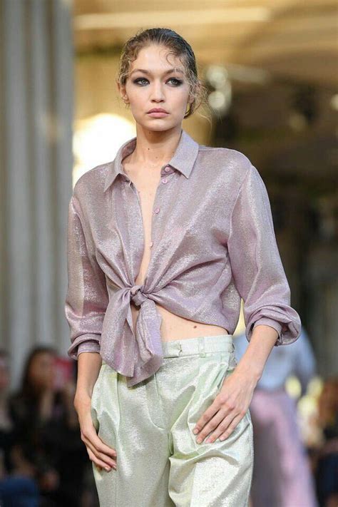 Gigi Hadid Walking For Alberta Ferretti Ss Mfw Gigi Hadid Walk