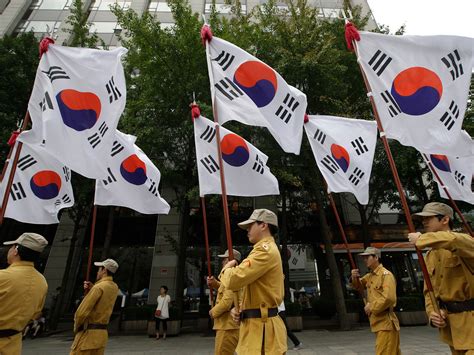 Korean anger: Abe gaffe eased slightly by emollient Akihito | The