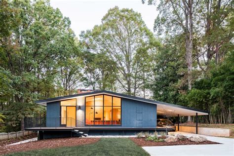 In Situ Studio Revives Midcentury Modern Home In North Carolina Mid