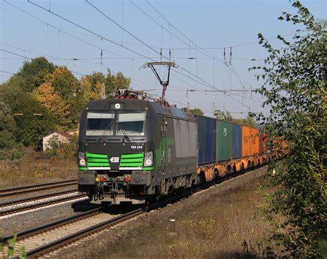 Mit Containerzug In Fahrtrichtung S Den Bahnbilder De