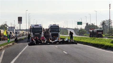 Brasil tem 19 pontos de bloqueios e interdições em estradas aponta PRF