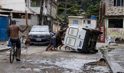 Corpo de Bombeiros segue atrás de dois desaparecidos após temporal no