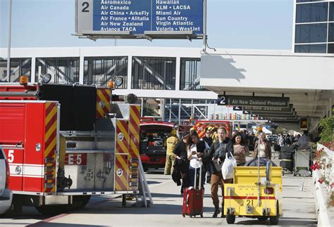 Los Angeles airport terminal re-opens day after shooting | GMA News Online
