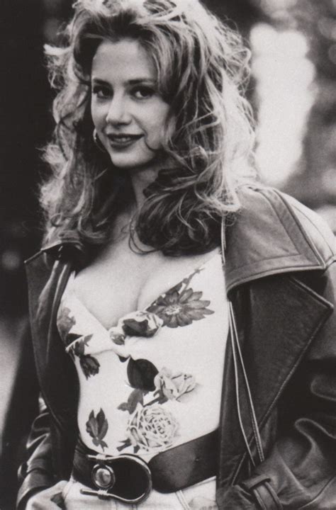 Mira Sorvino as 'Linda Ash' in Mighty Aphrodite (1995) | Mira sorvino ...