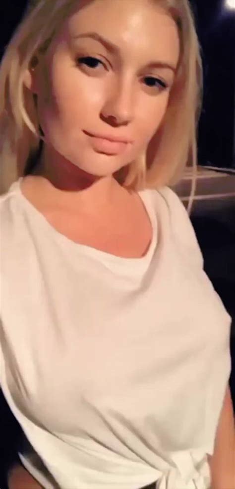 Blonde Babe Scrolller