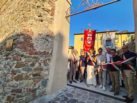 Inaugurato Il Secondo Tratto Restaurato Delle Antiche Mura Di Lastra A