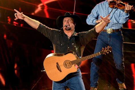 Garth Brooks’ Upcoming 2023 Las Vegas Residency, ‘Garth Brooks/Plus ONE ...