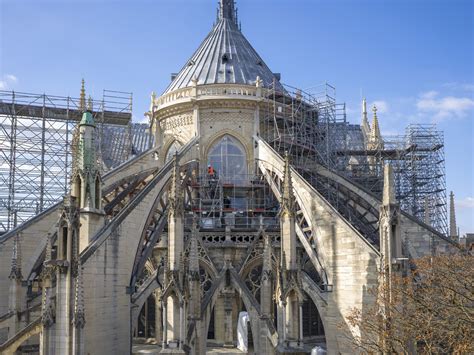 Rebâtir Notre-Dame de Paris - The Apse Walls Revealed
