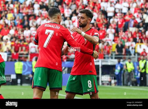 Il Portogallo Bruno Fernandes Segna Un Gol Di 0 3 E Celebra Il