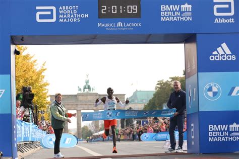 Eliud Kipchoge bate su propio récord mundial de maratón La Prensa de