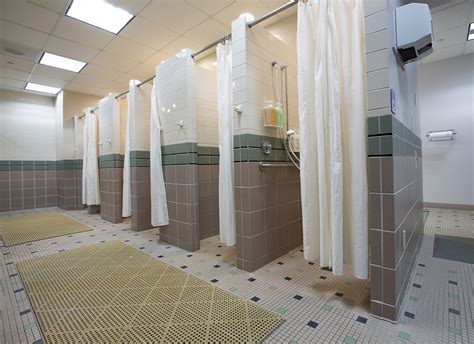 Locker Room Showers Sky Fitness Center In Buffalo Grove