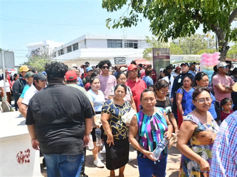 Militantes De Morena Pt Y Pvem Esperan A Claudia Sheinbaum En La Plaza