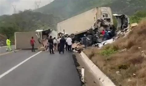 Dos Heridos Deja Choque Frontal Entre 2 Tráileres En La Siglo 21