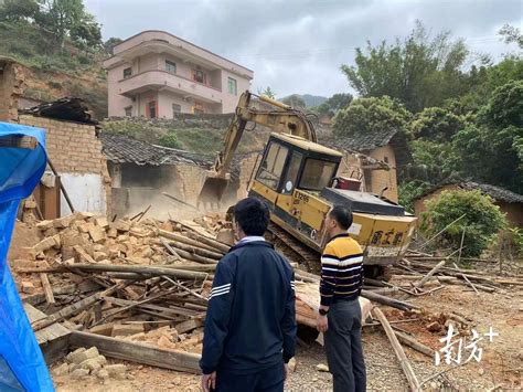 力促人居环境整治见实效，平山镇纪委“亮剑”监督工作杨建雄进行