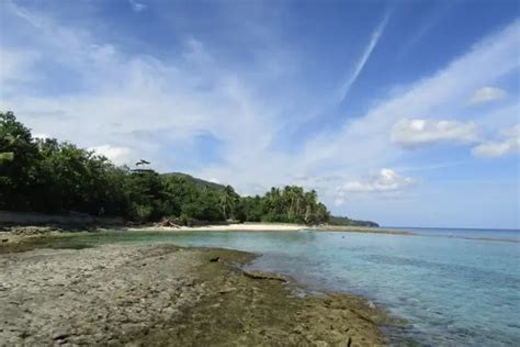 10 Pantai Terindah Di Maluku Yang Wajib Dikunjungi Pesisir