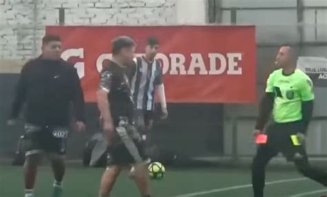 Partido de fútbol amateur en Argentina terminó en tragedia joven atacó brutalmente a un árbitro