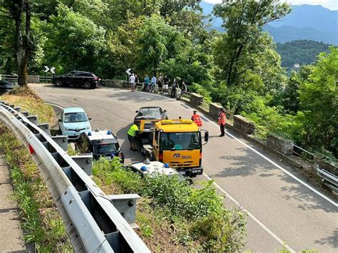 Grantola Cunardo Scontro Tra Tre Auto Sulla Provinciale Ciclista