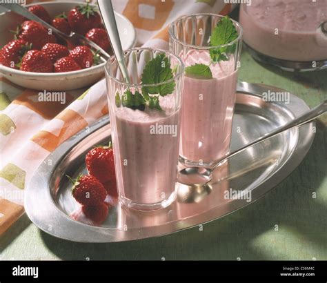 Strawberry - shake Stock Photo - Alamy