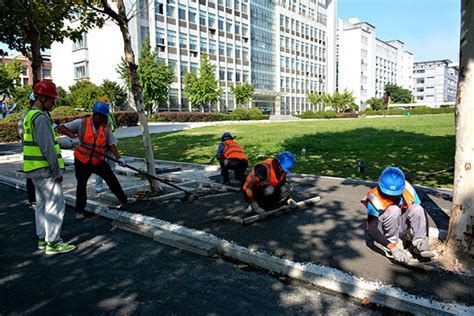 中能建建筑集团定远ppp项目竹园路人行道透水混凝土路面开始浇筑