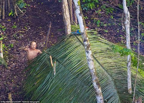 Ngeri Lihat Reaksi Suku Terasing Di Hutan Amazon Saat Bertemu Manusia