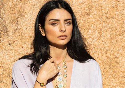 Aislinn Derbez rompe las olas con bikini El Siglo de Torreón