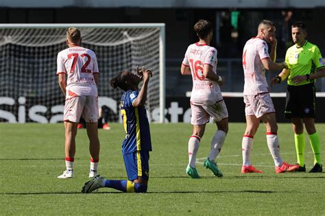 Verona Fiorentina 2 1 Viola Ko Si Complica La Corsa AllEuropa