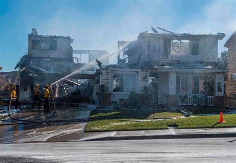 50 000 Forced To Flee Near Los Angeles As Fierce Winds Stoke Wildfire