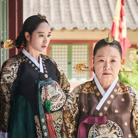 Những cặp phim Hàn ngang tài ngang sức đấu nhau gay cấn năm Divine News