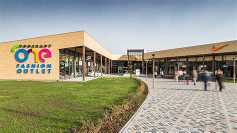 One Fashion Outlet - Holder Mathias Architects