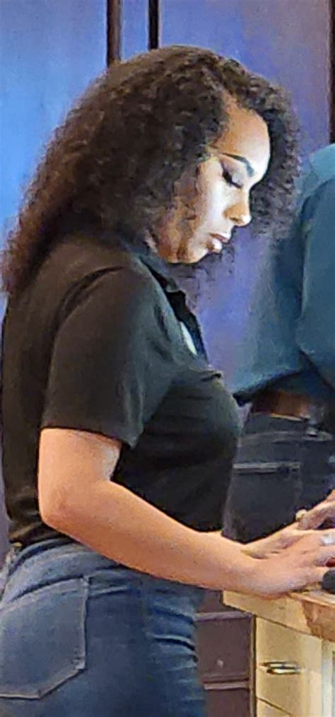 MmmBassy Suites Receptionist Ass Tight Jeans Forum