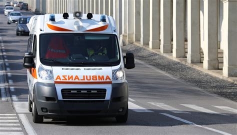 Scontro Tra Due Auto Sulla Bifernina In Provincia Di Teramo Un Morto