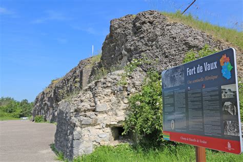 VISITE GUIDÉE DU CHAMP DE BATAILLE EN VOITURE VAUX à DOUAUMONT VAUX