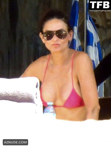 Demi Moore Sexy Seen Flaunting Her Hot Bikini Body At The Beach In