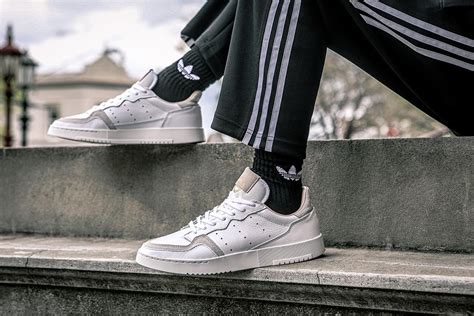 Arresto calze autoreggenti Jack da salto adidas originals supercourt ...