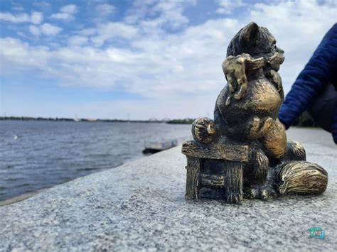 В Днепре на набережной появилась новая мини-скульптура (Фото) — Сайт ...