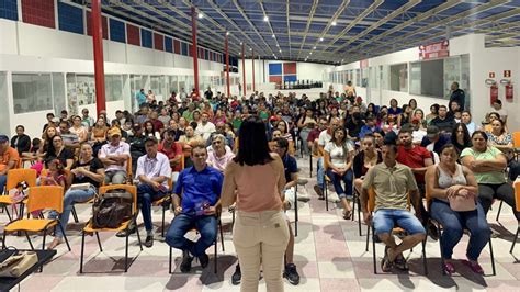 Secretaria de Educação se reúne empreendedores queimadenses para