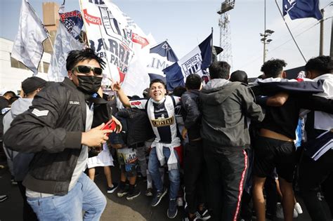 Alianza Lima Vs Universitario Así Fue El Banderazo De Los Hinchas De Alianza Lima Liga 1