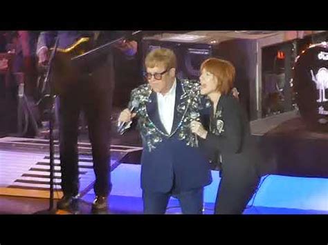 Watch Elton John and Kiki Dee reunite on stage for 'Don't Go Breaking ...