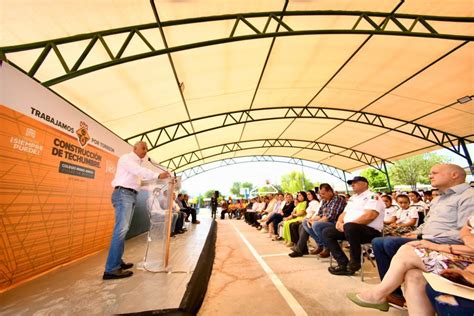 Rom N Alberto Cepeda Gonz Lez Entrega Techumbre En El Colegio Mano