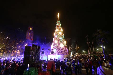 Manila Lights Up Its Christmas Trees Photos Gma News Online